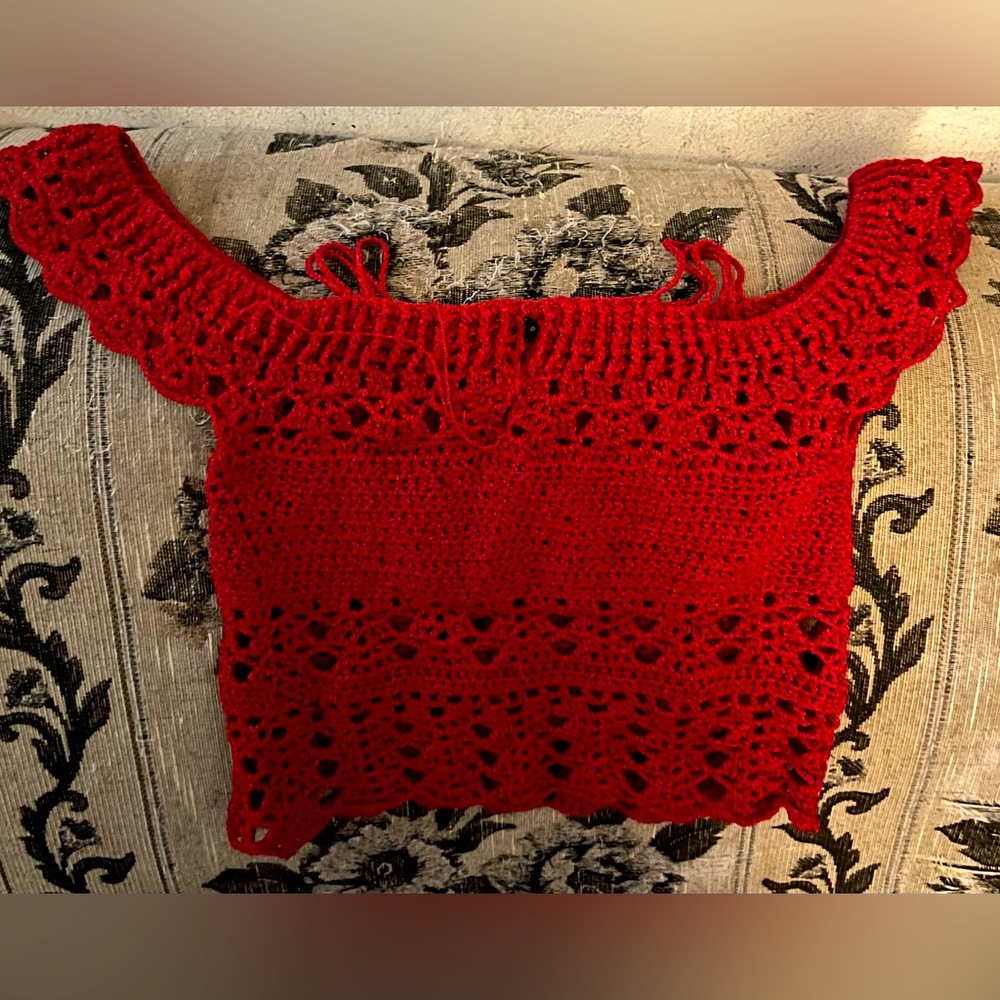 Vintage Knitted crop red top. Pre-owned